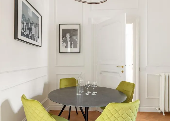 Charm And Elegance By The Spanish Steps Rom
